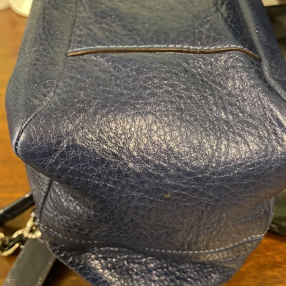 Coach leather shoulder bag. Great condition inside and out. - Picture 6 of 12